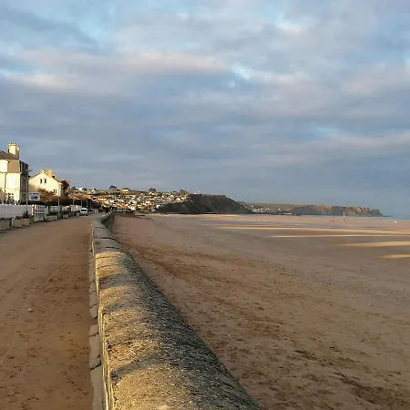 Holiday home Maison Grand Jardin: Beachside Retreat Near Bayeux
