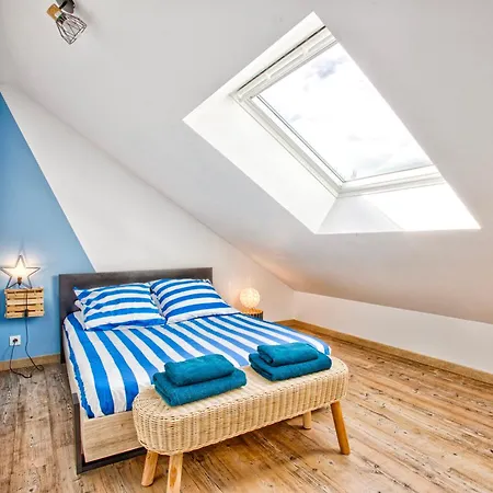 Holiday home Maison Grand Jardin: Beachside Retreat Near Bayeux *