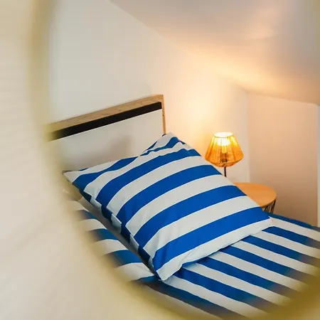 Holiday home Maison Grand Jardin: Beachside Retreat Near Bayeux *